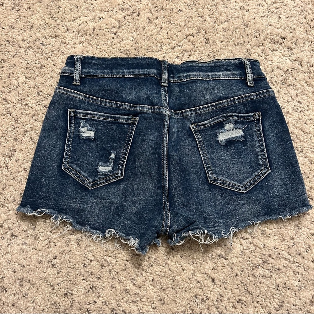 Distressed Jean shorts - Picture 2 of 2